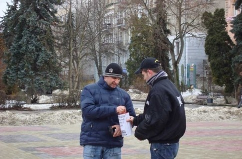 Тернопольцы собирали Януковичу на билет до Магадана
