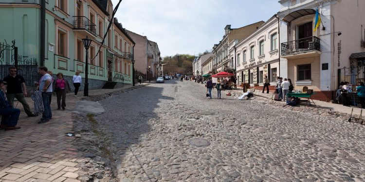 На реконструкцию Андреевского спуска выделили 37 млн гривен