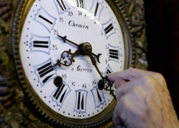 Украинцам придется еще раз перевести часы для удобства гостей Евро-2012