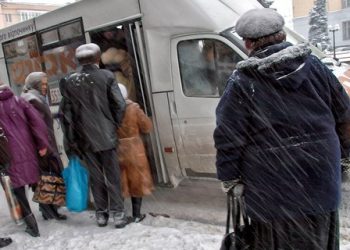 Киевских чиновников обязали ездить на работу в общественном транспорте