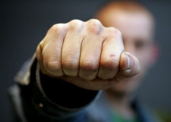 Киевлянин наехал на милиционера, а его жена избила оперов