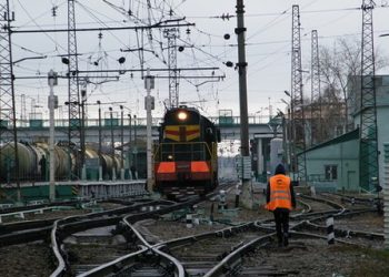 В Виннице 17-летняя ученица бросилась под поезд
