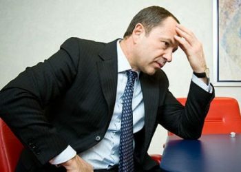 Азаров поручил Тигипко отбирать у богатых зарплаты