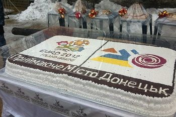 В честь 100 дней до Евро в Донецке испекли торт-рекордсмен