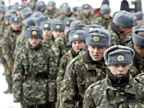 Янукович заявил, что в 2012 армия получит больше денег
