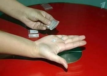 Полицейские Красноярска начали проверку, после находки пакета с бриллиантами