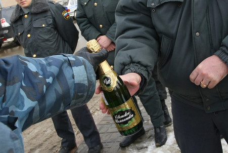 Бутылками в ОП «Дальний» насиловали не одного человека