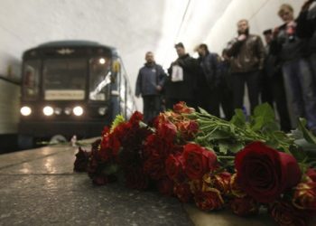 В России вспоминают жертв терактов в Московском метро