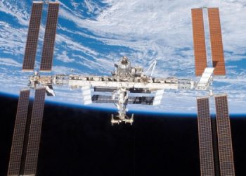 Космический обломок пролетел мимо МКС