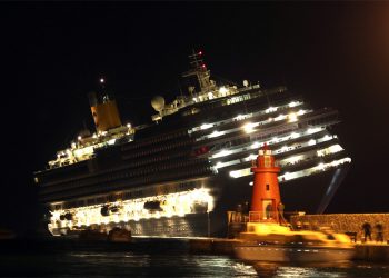 Лайнер Costa Concordia начнут поднимать в мае
