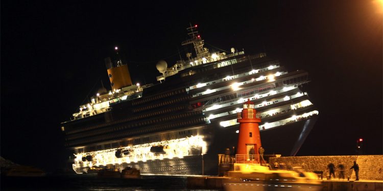 Лайнер Costa Concordia начнут поднимать в мае