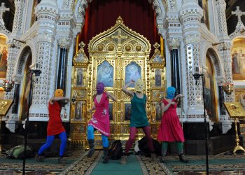 Арестованная участница Pussy Riot просит о встрече с протоиереем Чаплиным