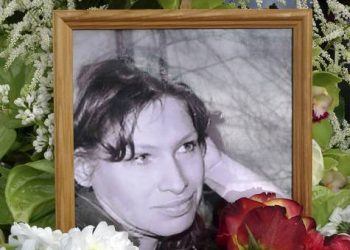 Александру Пороховщикову хотят показать видео с похорон жены