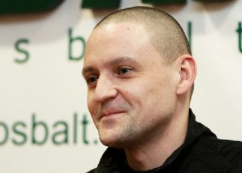 Суд заменил оппозиционеру Удальцову арест на штраф