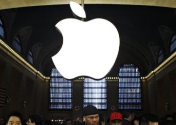 Цена акций Apple впервые достигла рекордной отметки в $600
