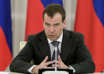 Российских чиновников заставят отчитываться о крупных расходах