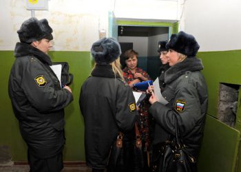 Мать похищенной в Брянске девочки на детекторе лжи не проверяли