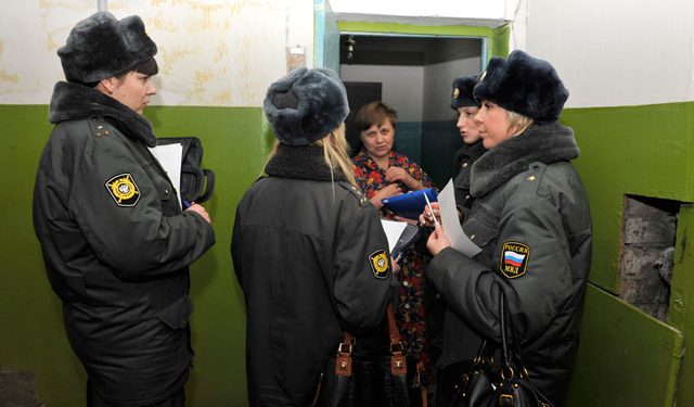 Мать похищенной в Брянске девочки на детекторе лжи не проверяли