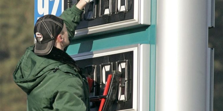 Бензин в Украине может подешеветь