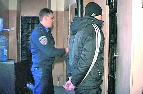 Пожилого мужчину задержали за контрабанду ценностей из серебра