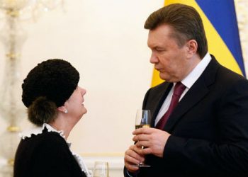 Янукович выпил с матерью Гонгадзе