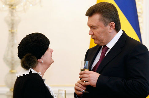 Янукович выпил с матерью Гонгадзе