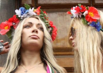Голые украинки бегали по главной площади Стамбула