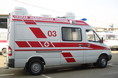 В Киеве на головы прохожим падают плиты домов