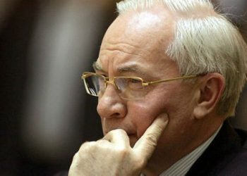 На Азарова подали в суд за незнание украинского языка