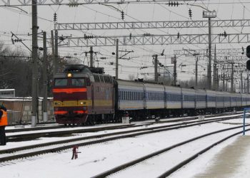 На Закарпатье пассажирский поезд раздавил мужчину