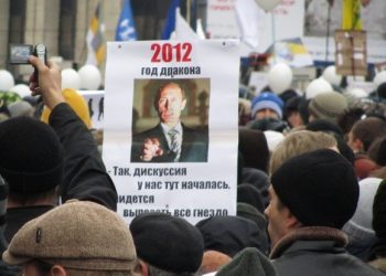 Оппозиционеры грозят подать в суд на НТВ
