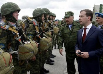 Российские офицеры - одни из самых обеспеченных в мире