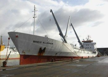 Моряки, освобожденные из пиратского плена, в понедельник прибудут на родину