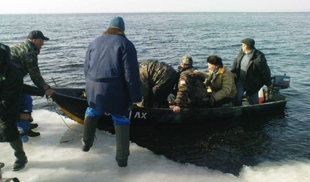 Сотрудники МЧС спасли жизнь 111 рыбаков на Финском заливе