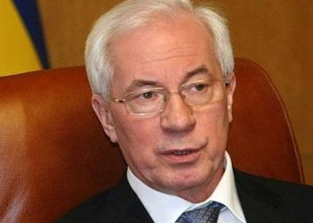 Азаров пообещал ликвидировать очереди в детские сады