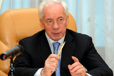 Азаров недоволен украинскими зарплатами
