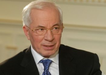 Азаров хочет вернуть объемы строительства докризисных времен