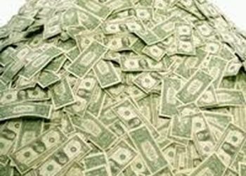 Каждый украинец должен 220 тысяч гривен