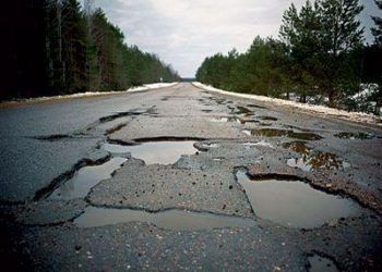 Починить дороги в Харькове и области обещают до середины мая