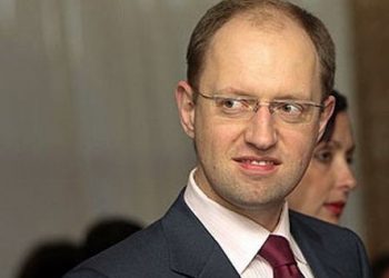 Яценюк хочет поговорить о презервативах