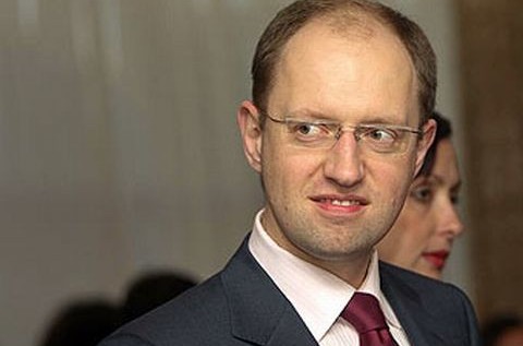 Яценюк хочет поговорить о презервативах