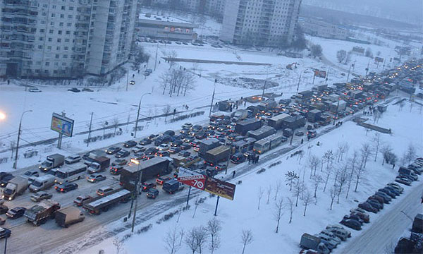 Улицы Москвы второй день скованы рекордными пробками