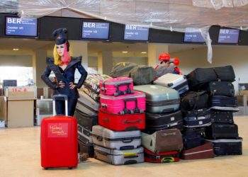 Восковая Леди Гага стала первым пассажиром нового берлинского аэропорта