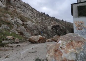 Гора обвалилась в центре города
