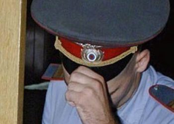 Хулігани відібрали в правоохоронця мобільний телефон