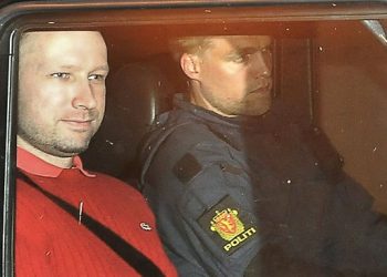 Брейвика официально обвинили в терроризме