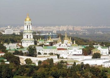 Больных СПИДом выселяют, потому что хотят построить отель для высоких гостей Лавры