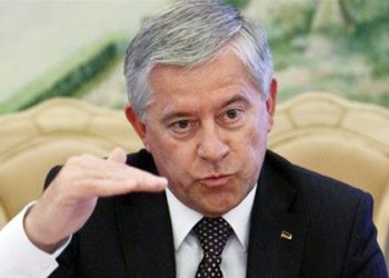 Из-за