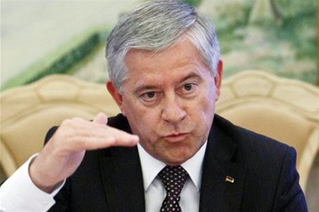 Из-за