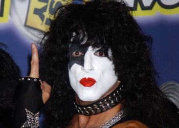 Лидера KISS тошнит от Рианны